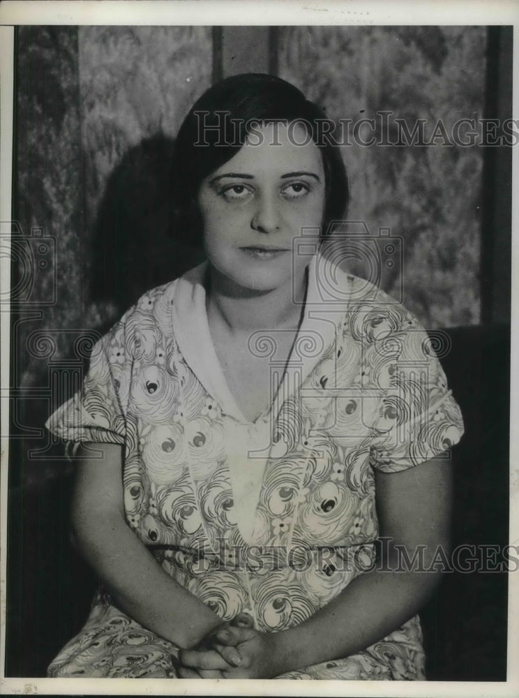 1931 Press Photo Evelyn Cattell Jumped from Behind and Dragged from Road - Historic Images