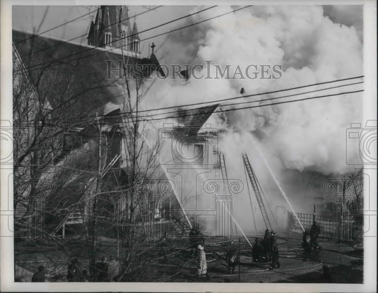 1949 Press Photo Chicago Clouds of Smoke from Fire St. Nicholas Roman Catholic - Historic Images