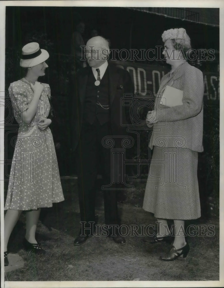 1940 Janet Fitch , Edgar Lee Marters Poet & Writer & Louise Finch - Historic Images