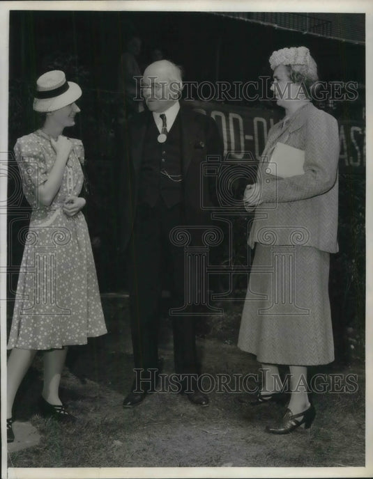 1940 Janet Fitch , Edgar Lee Marters Poet & Writer & Louise Finch - Historic Images