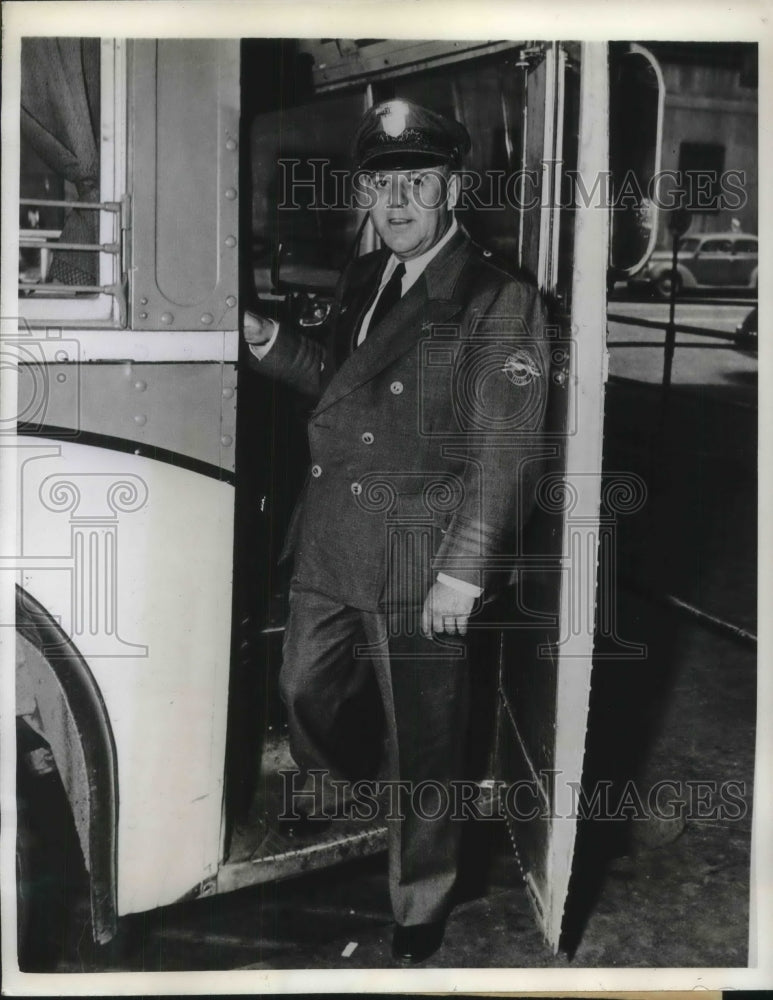 1942 Pittsburgh Bus Driver George Drake Named Grand Champion Driver - Historic Images