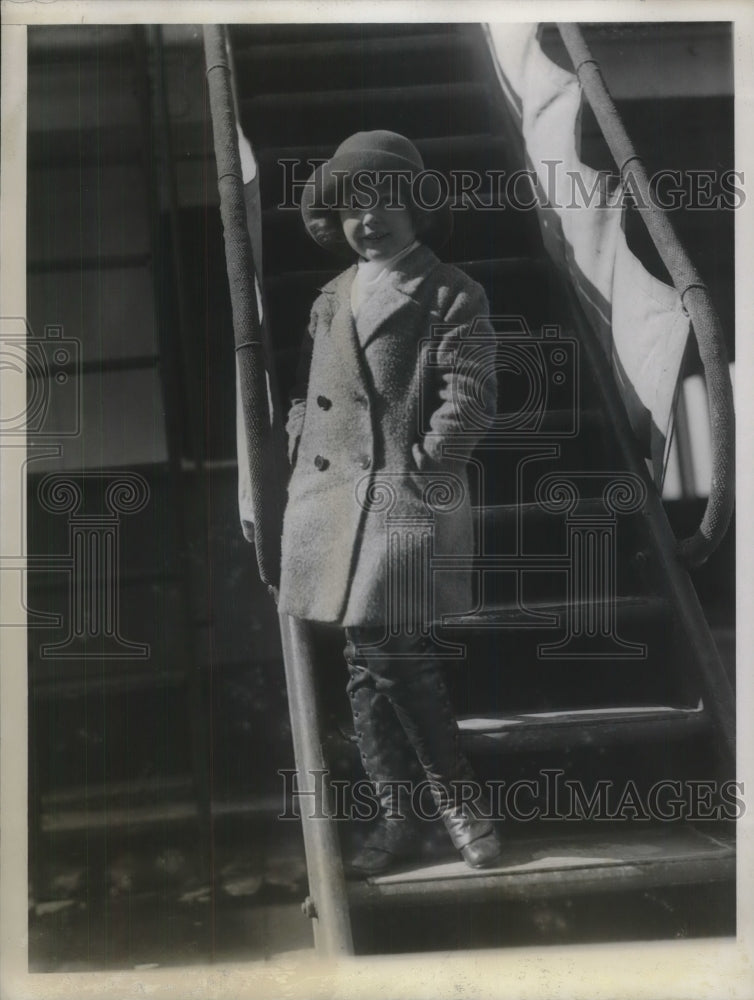 1928 Press Photo Child actress, Yvonne Day arrives in Boston, Mass. - nec06669 - Historic Images