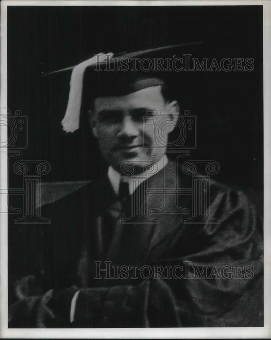 1944 Press Photo John Bricker graduates from Art College at Ohio State Univ - Historic Images