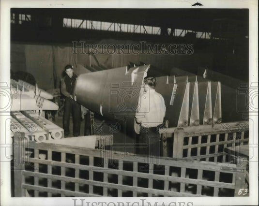1941 Press Photo Workers at Goodyear Tire & Rubber Company Factory - nec06723-Historic Images