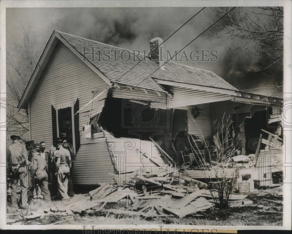 1944 Oklahoma City, Okla. butane gas truck explodes wrecks homes - Historic Images