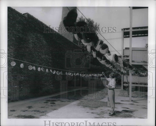 1959 Press Photo Frances Pike's Handmade Nests for North Woods Egg Coffee Co. - Historic Images
