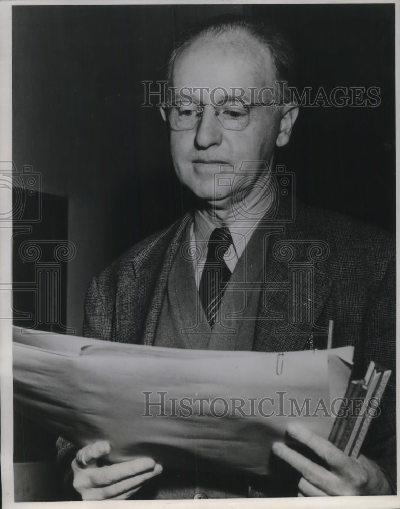 1943 Oliver Casey, Santa Clara County deputy surveyor, testifies - Historic Images