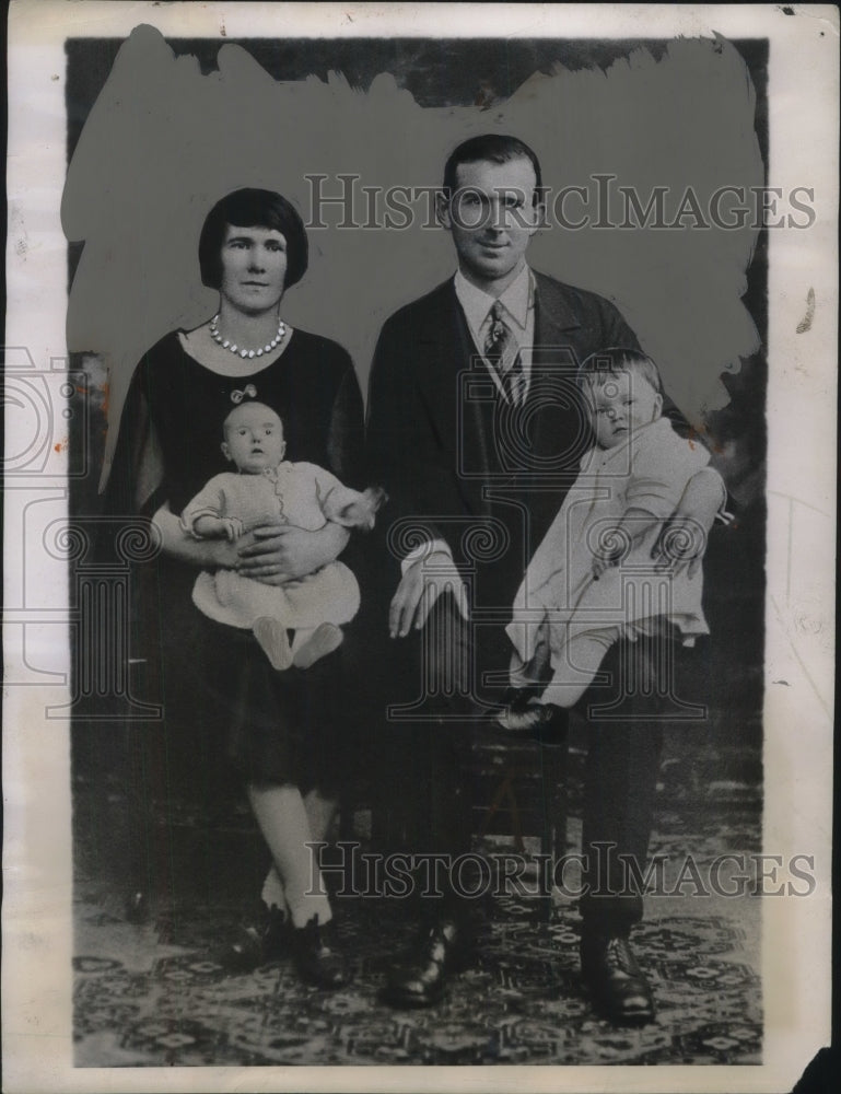 1934 Mr &amp; Mrs John McHale &amp; babies he murdered In NYC - Historic Images