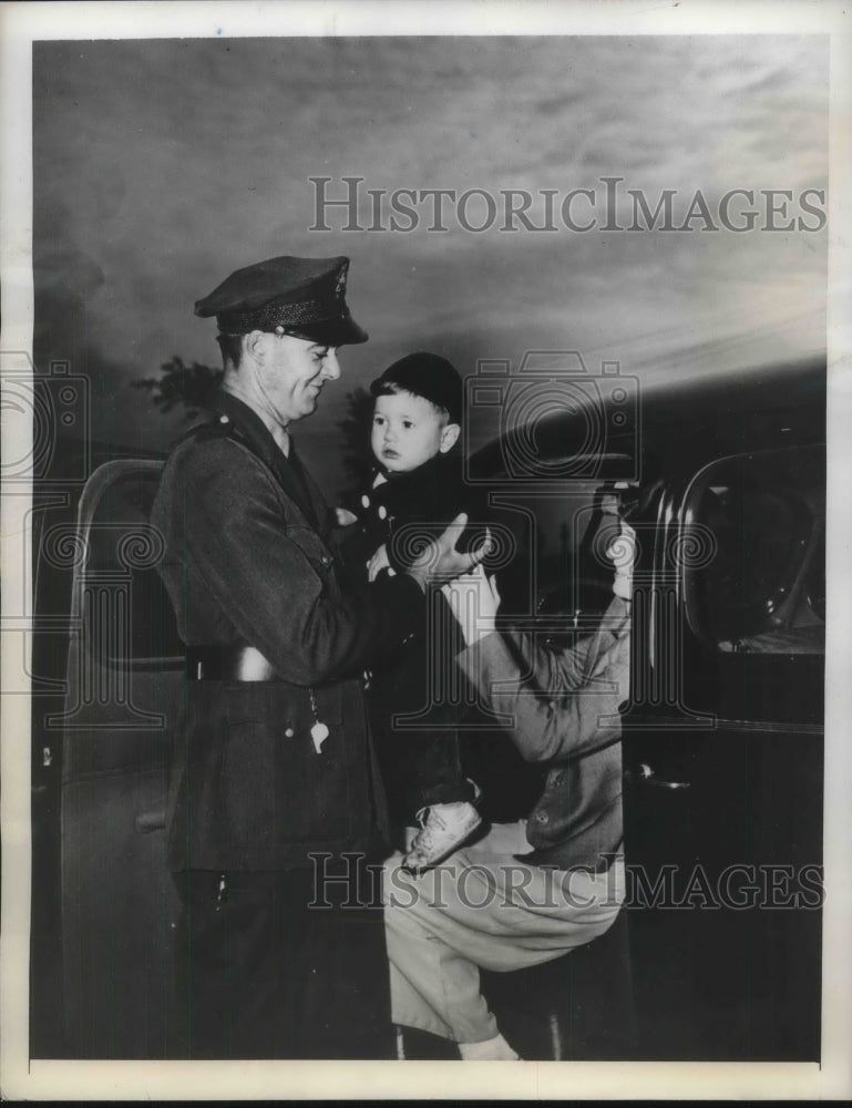 1942 Little David Cahal &amp; Mrs LaJunta Cahal Checking Into Day Care - Historic Images