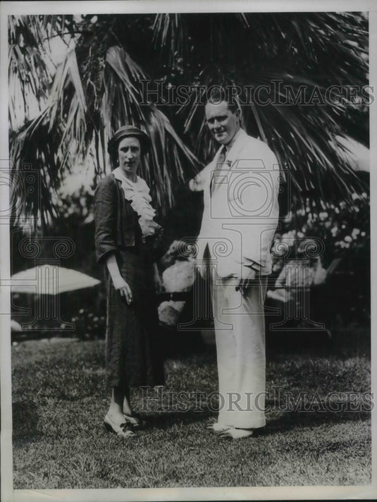 1934 Vacationing in Bermuda Mr & Mrs Robert Cavagnard at Belmont Man - Historic Images
