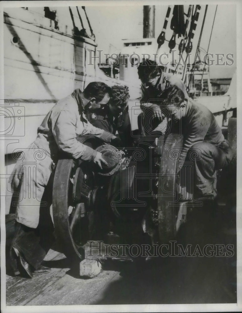 1933 Press Photo Co Coperative Colony group - nec07190 - Historic Images