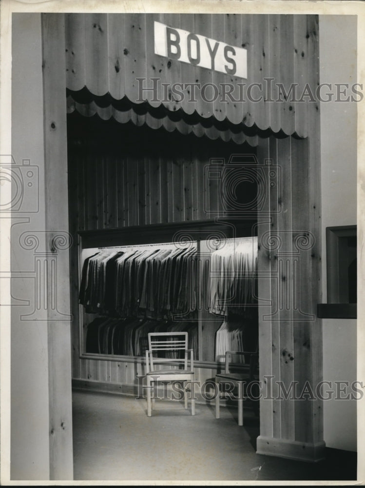 1941 Knotty Pine Paneling, Fidadalen, Shaker Square, Cleveland - Historic Images