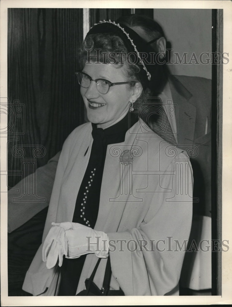 1954 Press Photo Mrs. Genevieve Pelsey, dismissed by the state - Historic Images