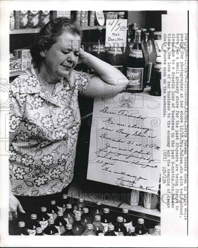 1974 Press Photo Mrs. Betty McKeen Breaks Down In Tears While Posing-Historic Images