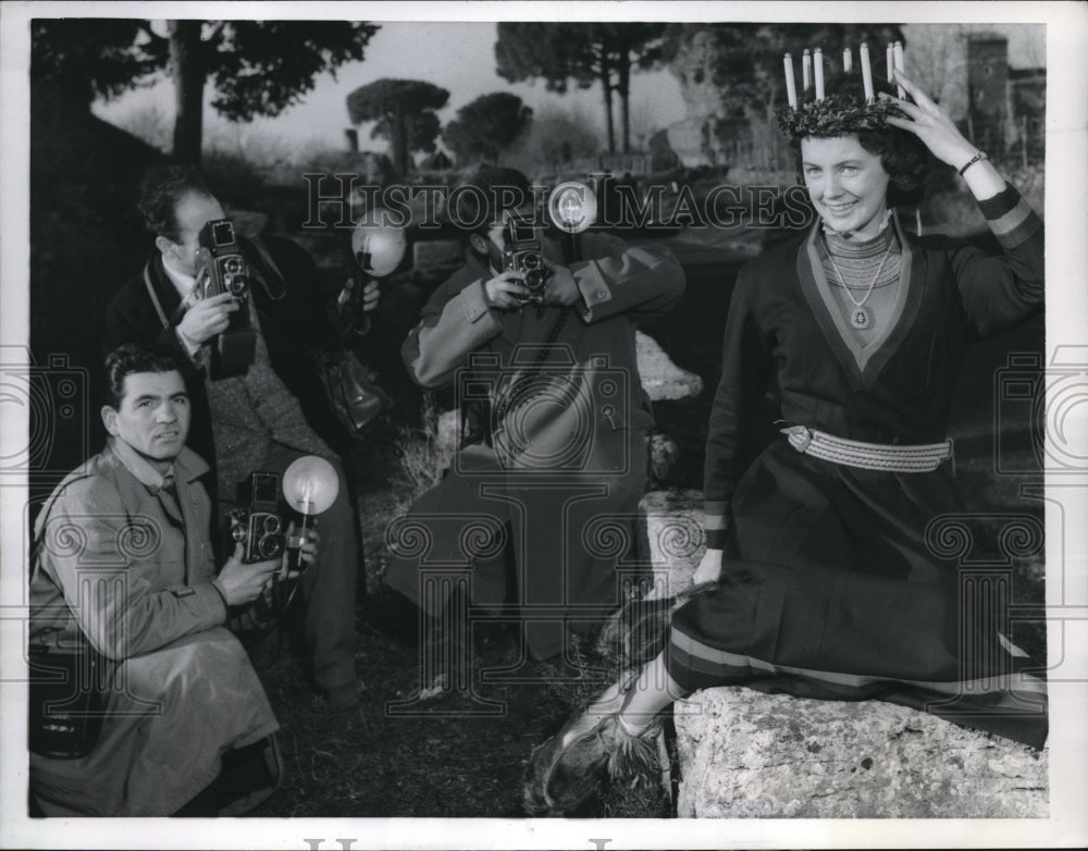 1957 Press Photo Monalisa Stenberg Sweden's Light Queen Poses Along The Appian - Historic Images
