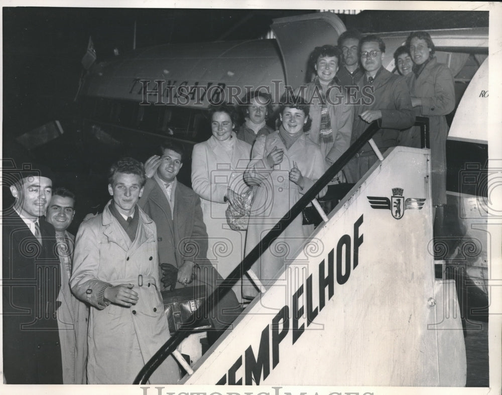 1957 E Germany, teacher Kurt T Bucholz &amp; class flee to W. Germany-Historic Images