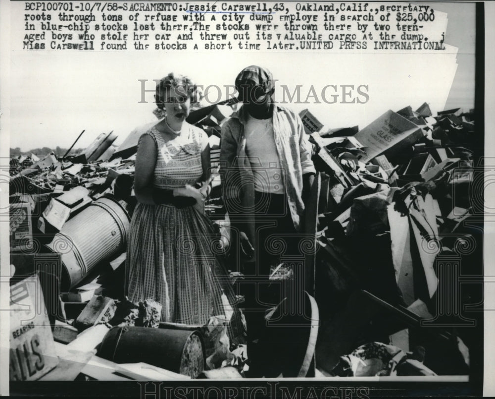 1958 Press Photo Sacramento, Jessie Carswell looks at dump for missing stocks - Historic Images