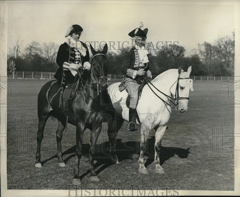 1932 Press Photo mrs Henry Coke Jr &amp; Hobart Hare Cook in Colonial costume - Historic Images