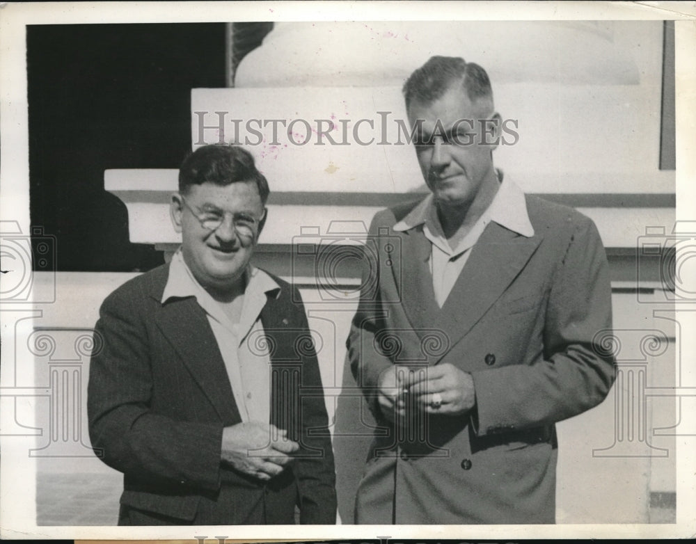 1943 Press Photo Captain Edward W Melchen & Captain James O Braker-Historic Images