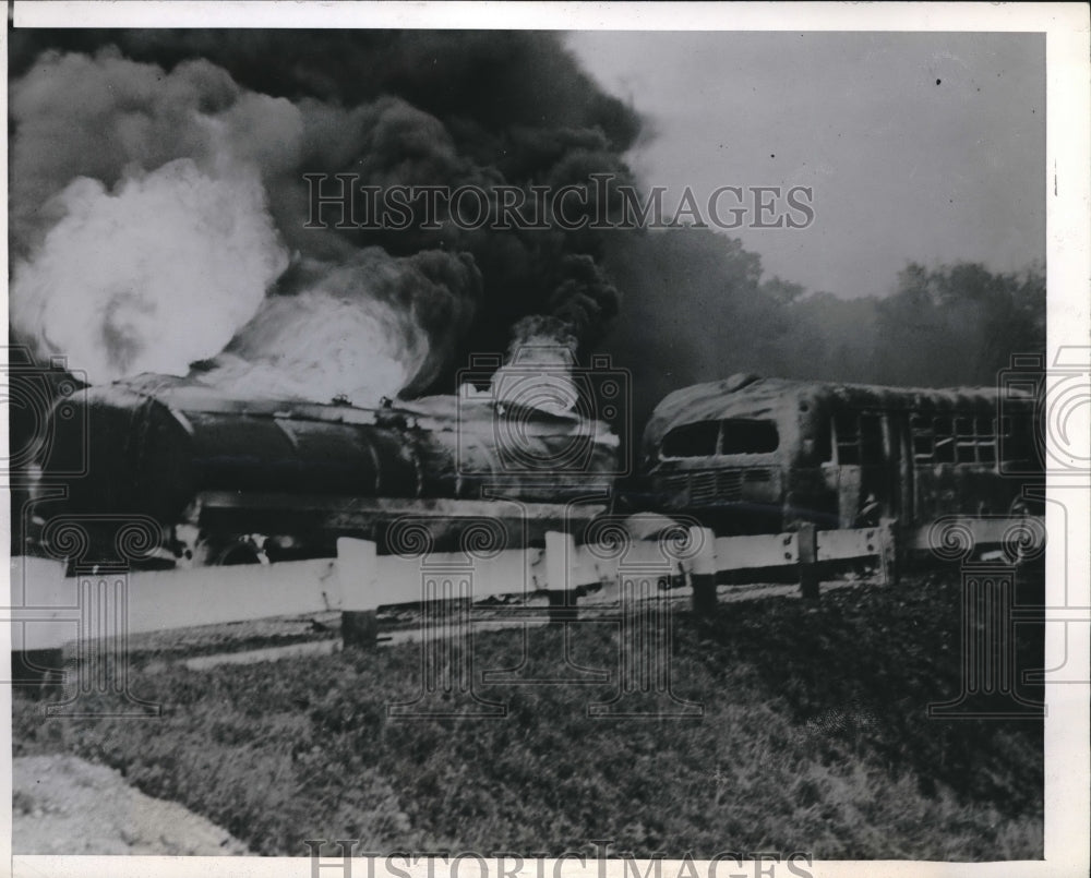 1945 Press Photo Driver of Standard Oil Company Truck that Exploded was Killed - Historic Images