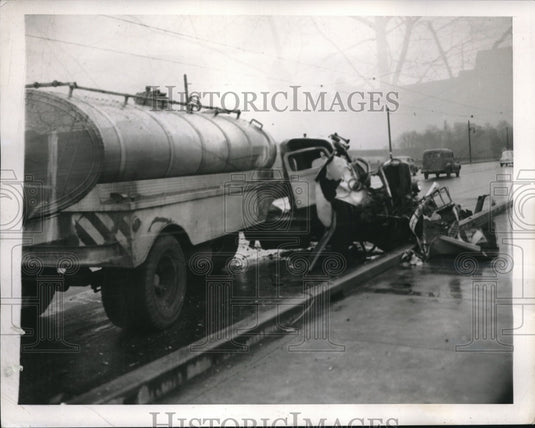 1943 Press Photo Icy Philadelphia Roads to Blame for Truck & Car Accident-Historic Images