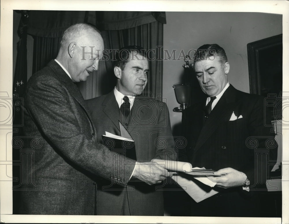 1956 Press Photo Shane MacCarthy, Vice Pres. Richard Nixon, Mr. Eisenhower - Historic Images