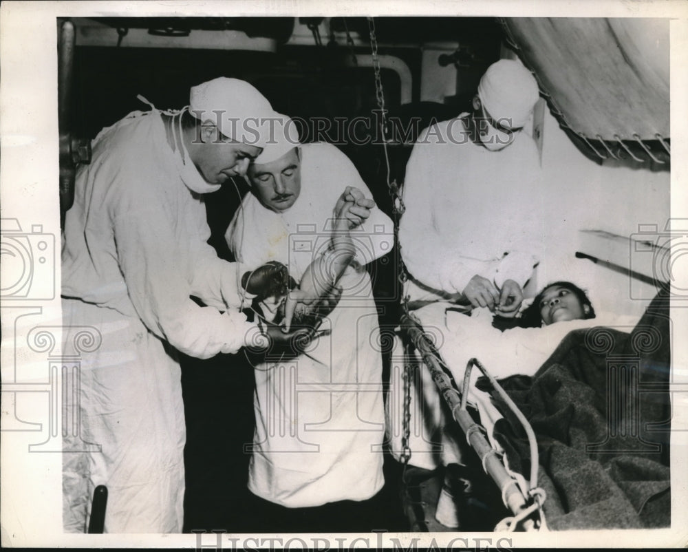 1945 Maria Demilin and Daughter Juanita Maternity Ward-Historic Images