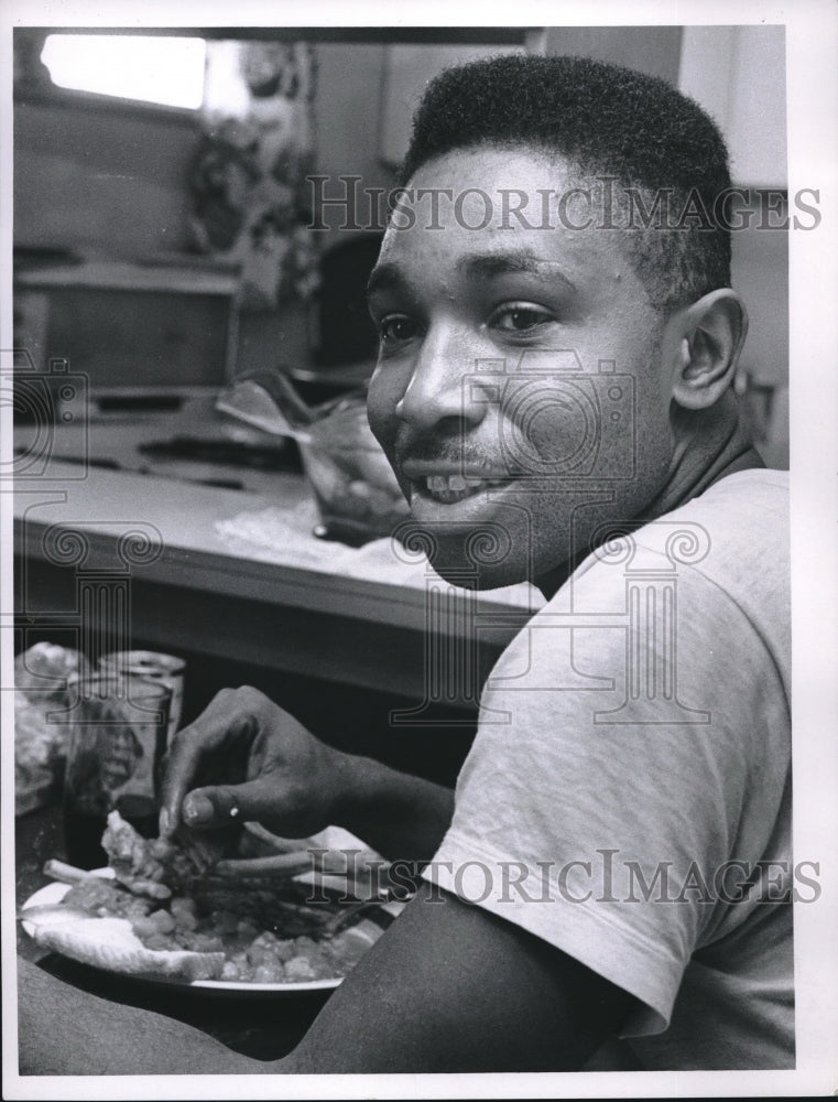 1969 John Banks at Cleveland public housing meal  - Historic Images