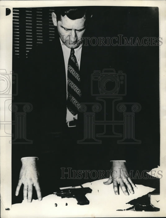 1936 Press Photo Sheriff L.E. Brown & gun from a murder - Historic Images