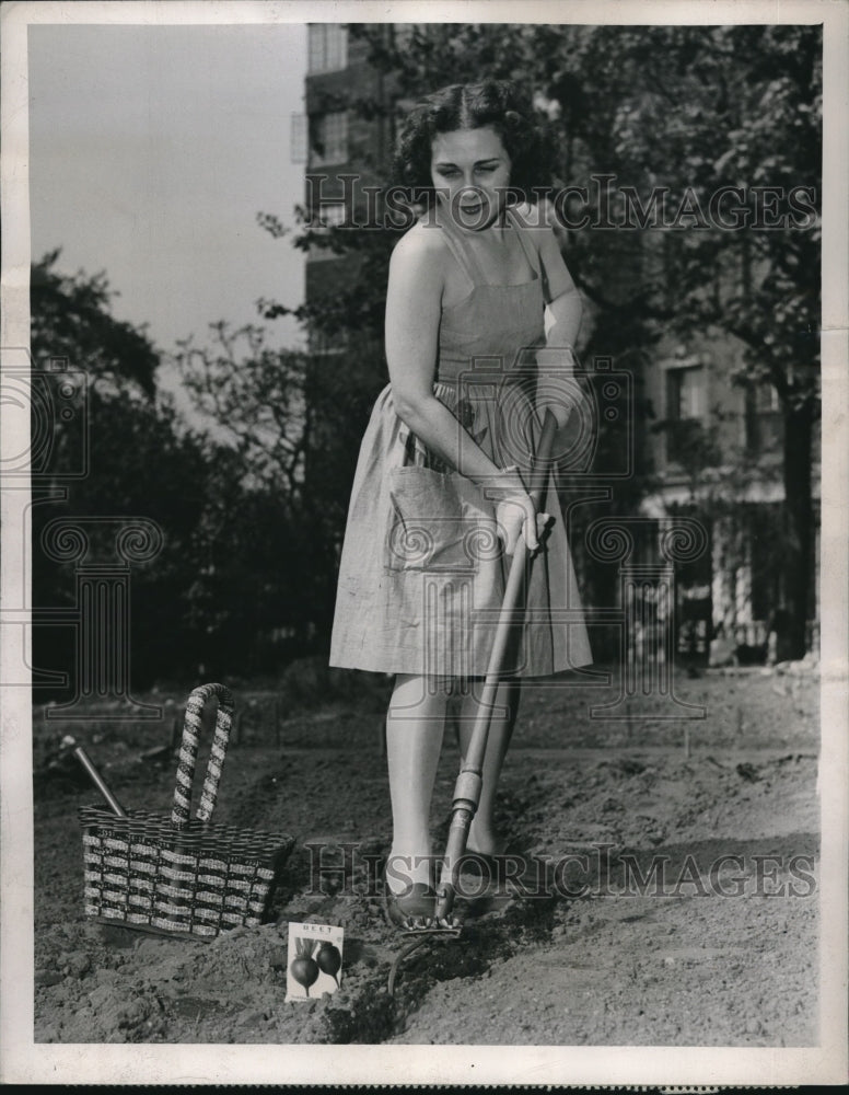 1945 Louise Fitch Star Of Two On A Clue Works In Her Garden - Historic Images