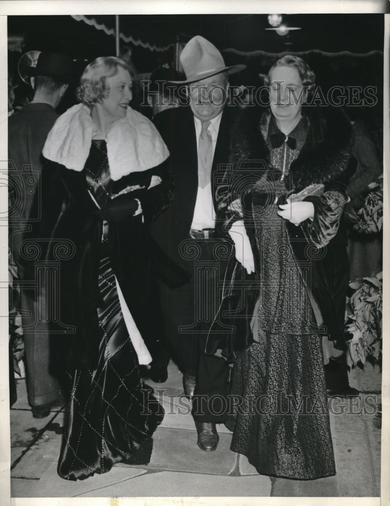 1936 Press Photo Scotty &amp; his 2 friends Mrs RW Walsh &amp; Lillian Pollard - Historic Images