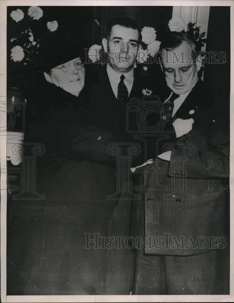 1936 Press Photo Dr. Emma Balcom,Major Arthur Hofmann & Governor Alf Landon - Historic Images