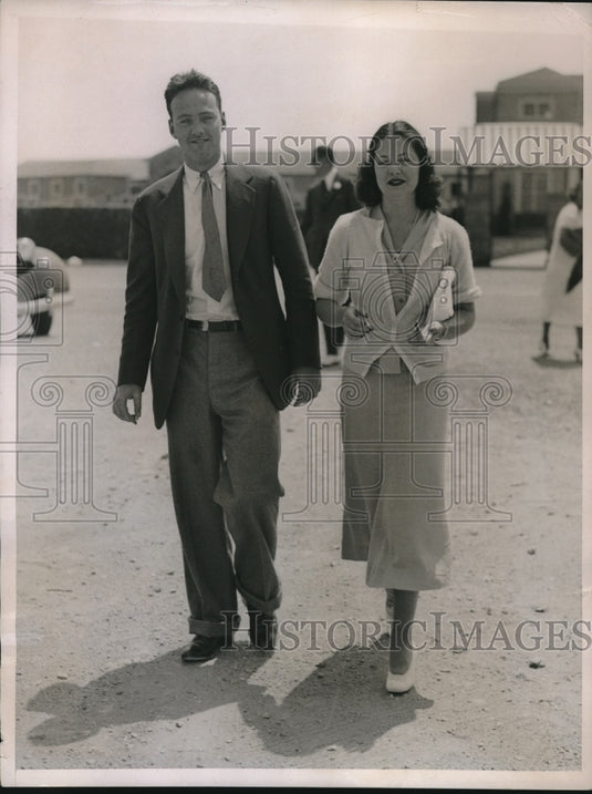 1936 J. Townsend Socialite & Eleanor Young At Bailey's Beach-Historic Images