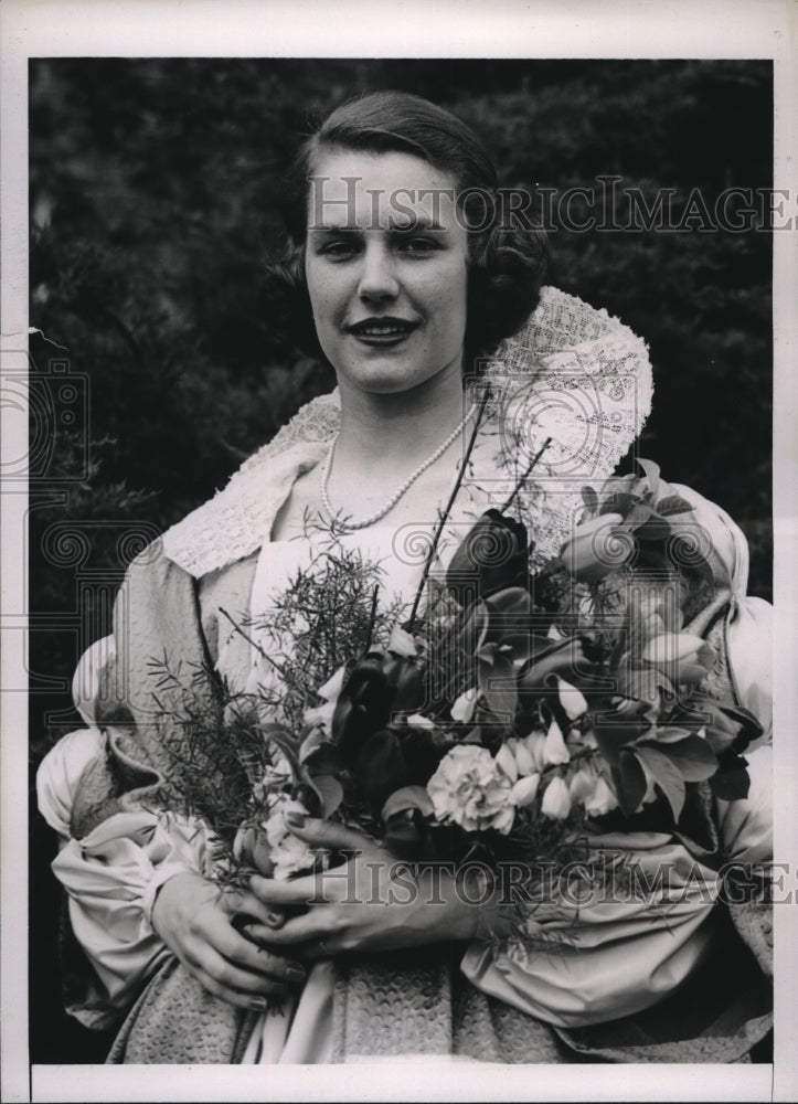 1938 Press Photo South Hadley, Mass. Marjorie Bell, May Day queen at Mt Holyoke - Historic Images