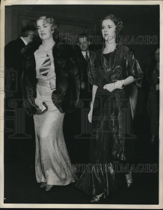 1934 NYC, Marie Scott & mom Mrs Stevenson Scott at opera - Historic Images