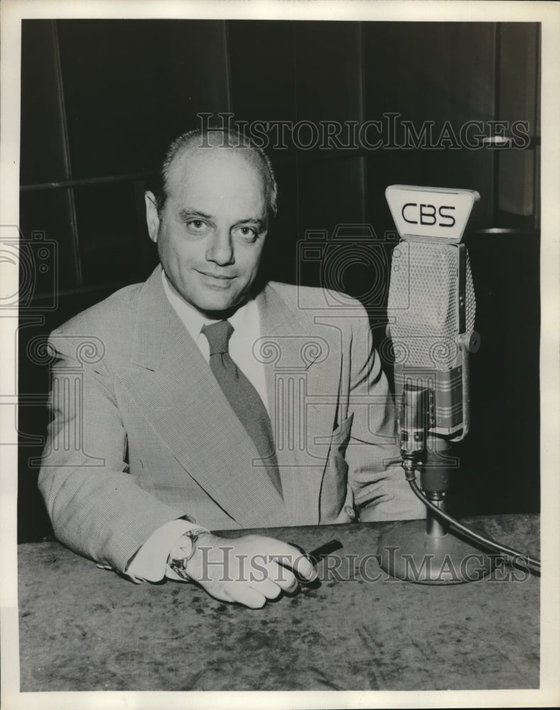 1954 Press Photo Dr Robert Gomburg, psychologist on CBS show Make up your Mind - Historic Images