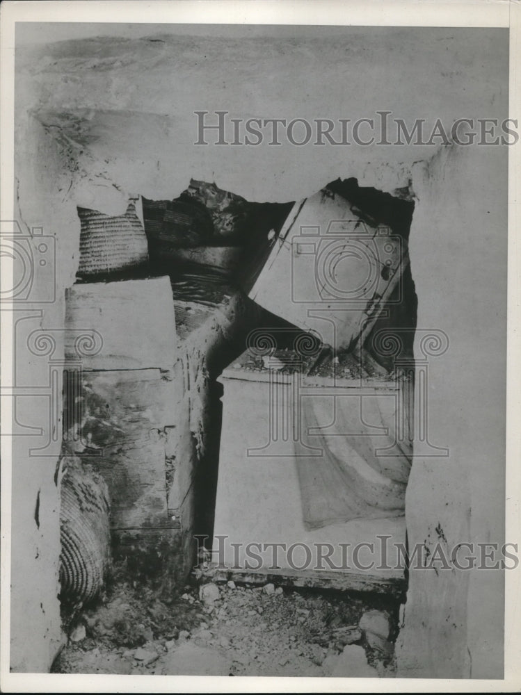 1936 Press Photo Belongings of Seutmuts stored ain a modest tomb - nec07955 - Historic Images