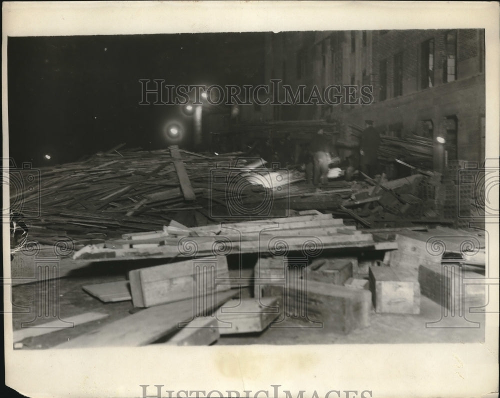 1930 Press Photo Supplies for Construction of Apartment house at 104th &amp; Central - Historic Images