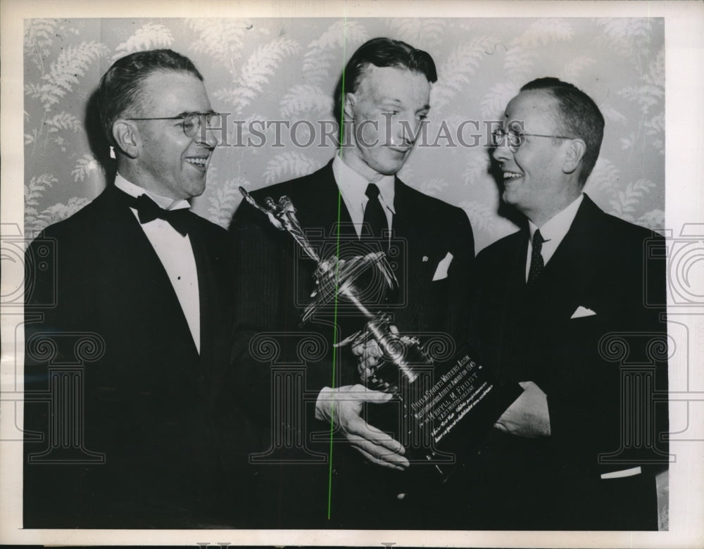 1946 Press Photo Phila.Pa. Merryl Frost, Joe Tumelty,Sports Writers Assoc. - Historic Images