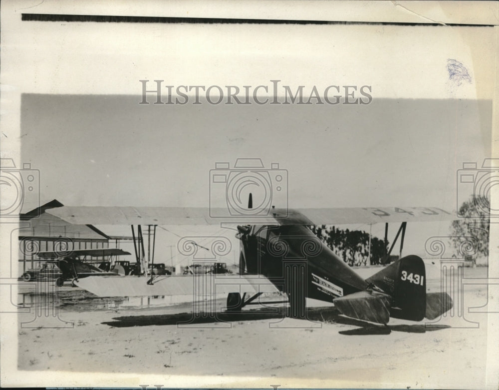 1928 Press Photo Fresno flyer Presto Stephenson lofted on peers shoulders - Historic Images