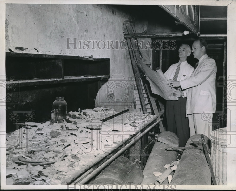 1943 Press Photo Timothy Murray &amp; D. W. Darlington of Senate Restaurant in D.C. - Historic Images