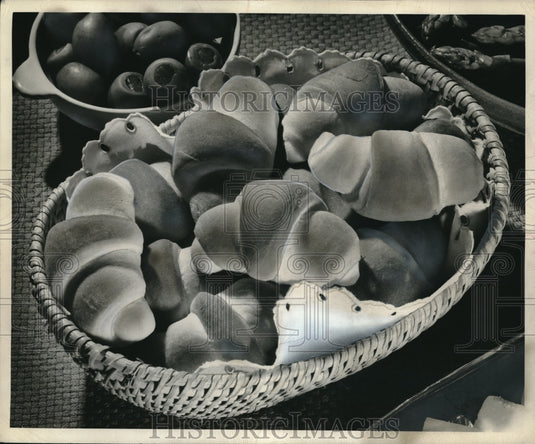 1947 Press Photo A recipe for crescent rolls.-Historic Images