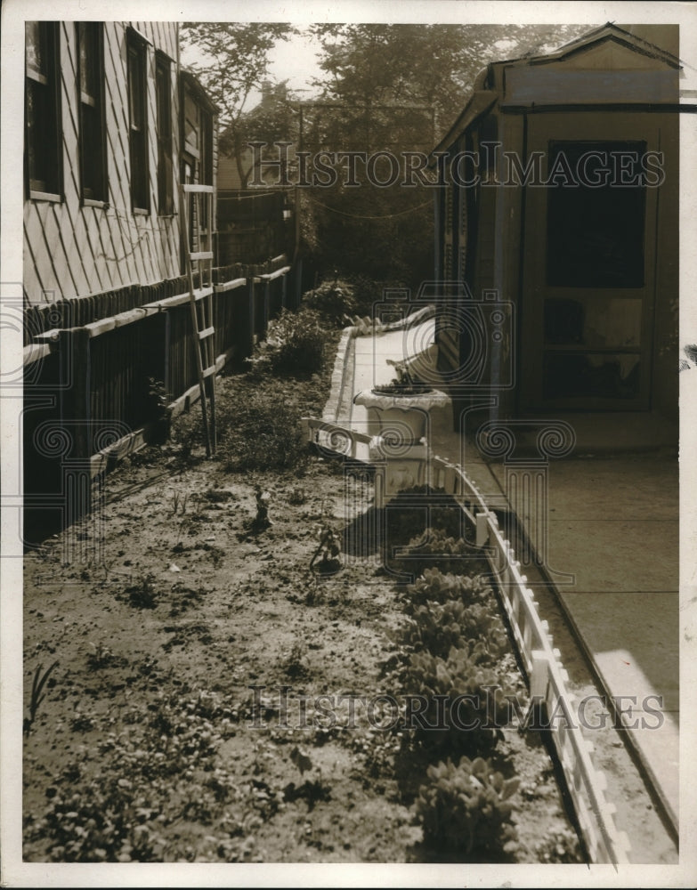 1932 Press Photo Mrs. Mildred Brese Garden - nec08451-Historic Images