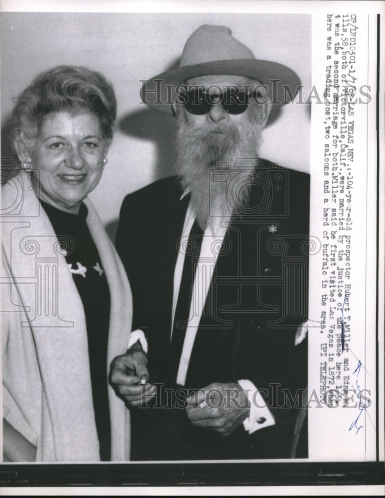 1963 Press Photo Prospector Hubert Miller Age 104 Marries Edna Mills in Las Vega-Historic Images