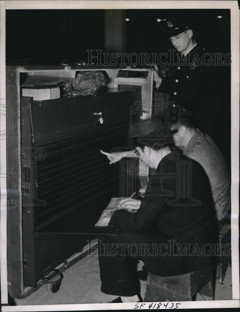 1937 Press Photo Officials Checking Voting Machines in Scandal in San Francisco - Historic Images