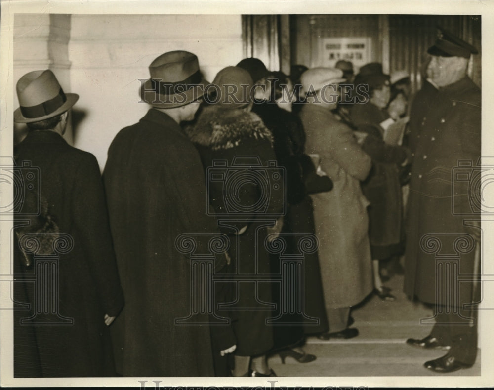 1939 People in Line at Post Office - Historic Images