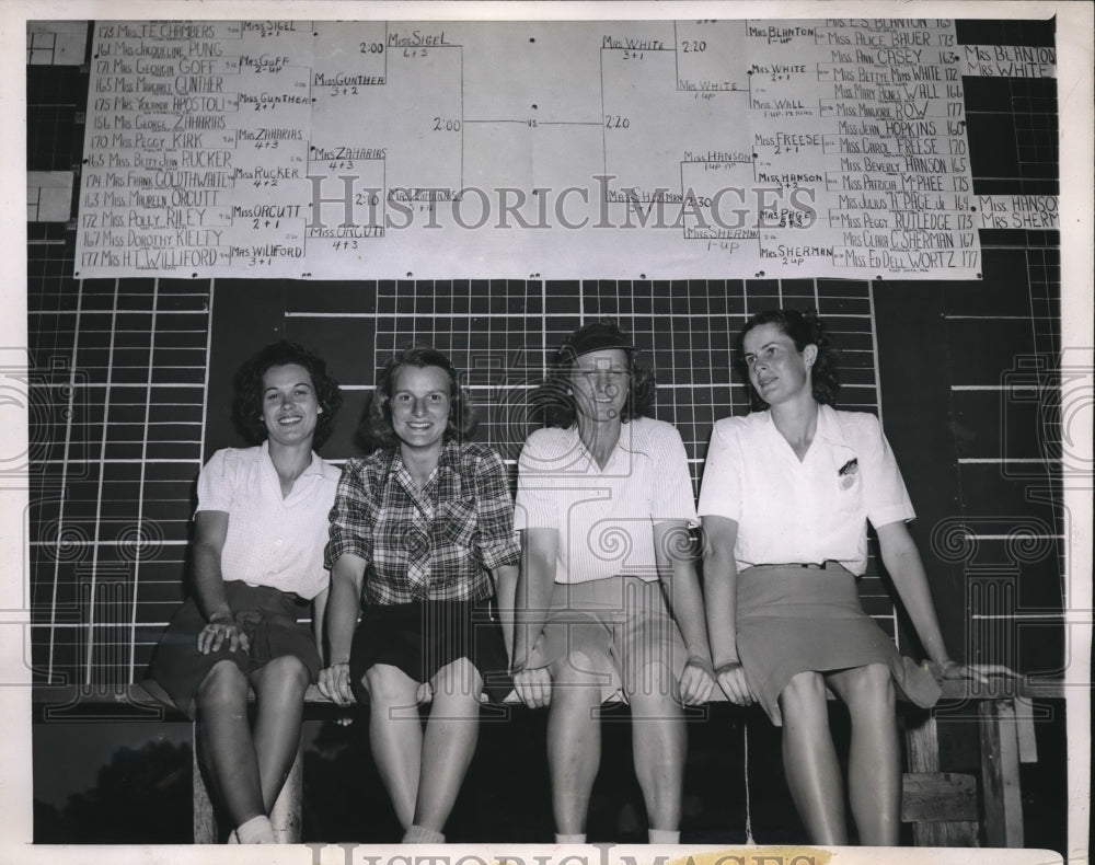 1946 Press Photo Golfers, Betty M. White, Helen Sigel, Mrs. Zaharfas, C. Sherman-Historic Images