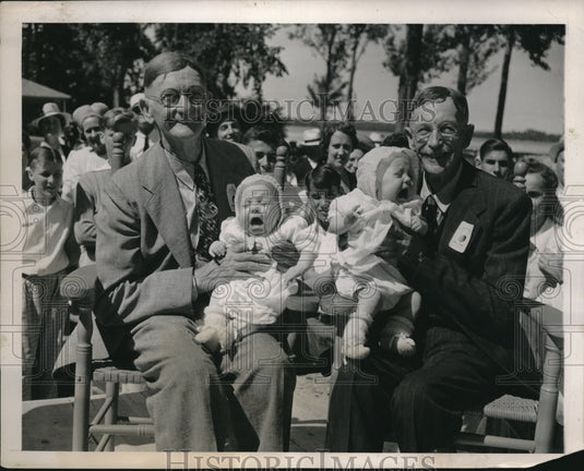 1939 Willis Hawes,Wilson Hawes,Barbara & Bernice Jones Oldest Twins - Historic Images
