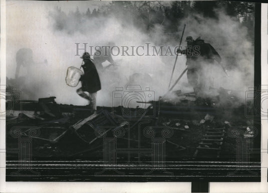 1959 Press Photo Firemen Battling Fire In Auburn Washington-Historic Images