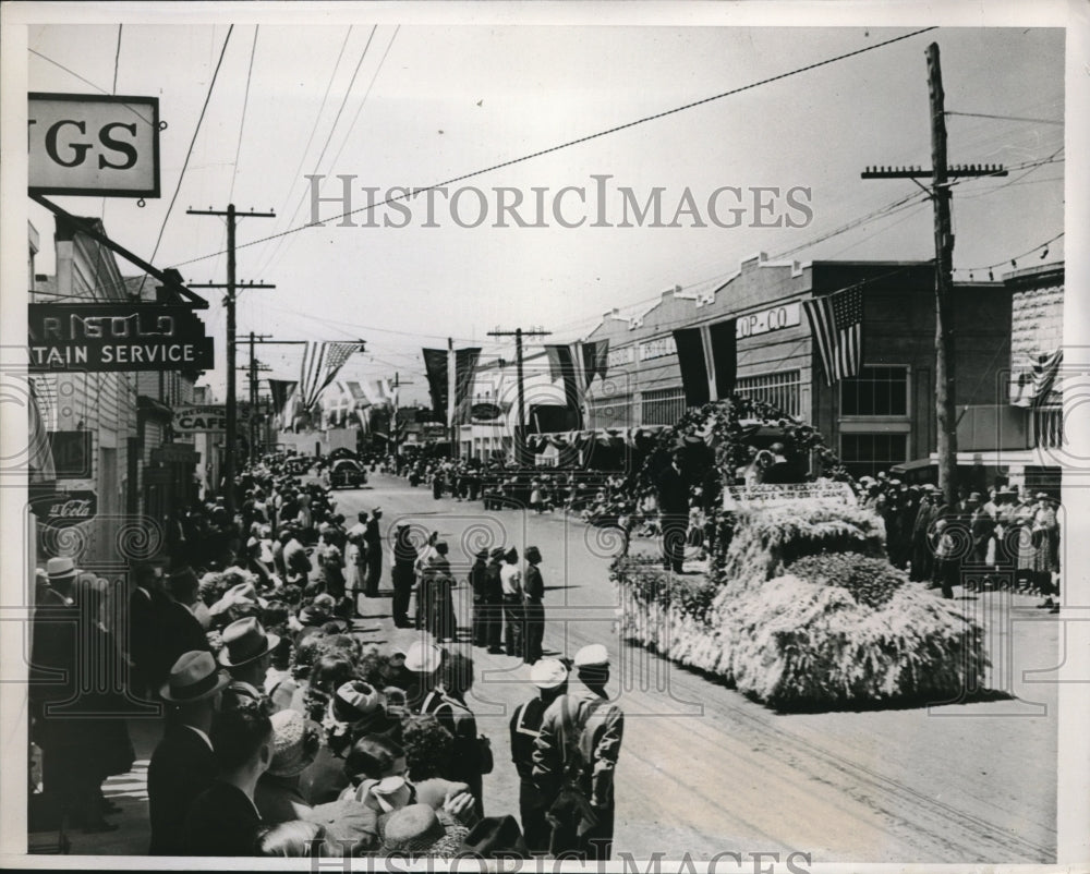 1939 Press Photo A Section Of The Long Parade That Attracted Thousands - Historic Images